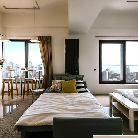 Muji Studio 2 - Seaview At 218 Tropicana Near Komtar Food Heaven With Netflix & Tv Box George Town Exterior photo